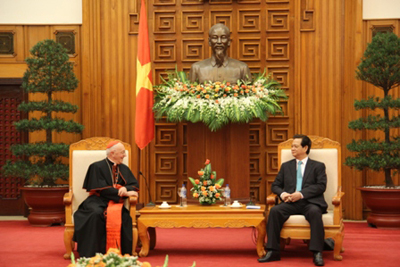 Prime Minister Nguyễn Tấn Dũng receives Vatican Cardinal Fernando Filoni